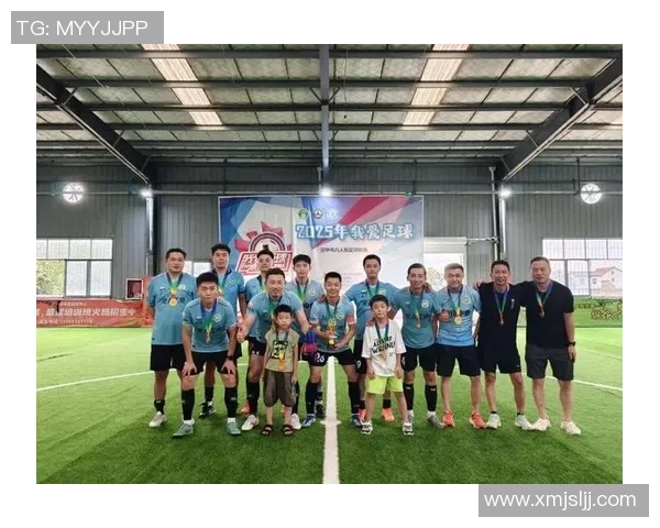 球星与球迷共振足球场上的激情与梦想交汇时刻 球星与球迷共振足球场上的激情与梦想交汇时刻