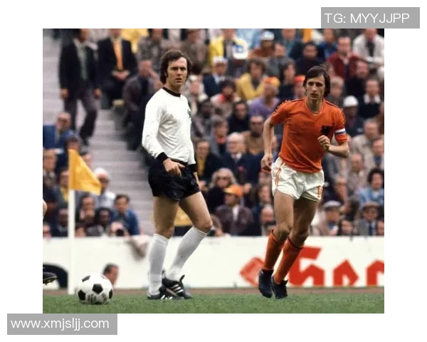 帅气老足球球星依旧风采不减展现传奇魅力与岁月无关的球场英姿